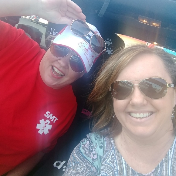 Meet your Poshers, Michelle & Von - Picture 4 of 9